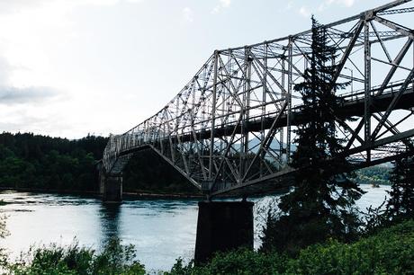 Bridge_Of_The_Gods-Oregon-Cascade_locks-Off_The_Shoulders_Top-Levis_Vintage-Lace_Up_Espadrilles-Outift-Collage_Vintage-6