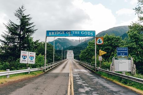 Bridge_Of_The_Gods-Oregon-Cascade_locks-Off_The_Shoulders_Top-Levis_Vintage-Lace_Up_Espadrilles-Outift-Collage_Vintage-27