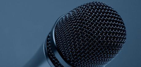 Cómo lograr que tu negocio salga en los medios sin gastarte un euro microfono