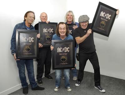 AC/DC reciben un Disco de Platino por las ventas de 'Rock or Bust' en España