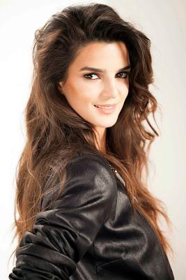 Clara Lago para Maybelline NY 