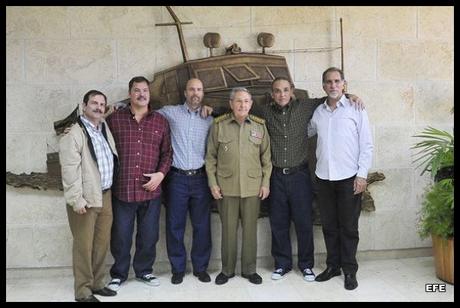 dictador Raúl Castro con los Cinco espías