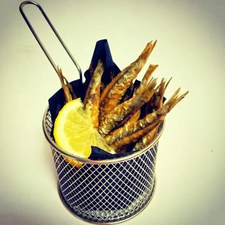 Boquerones rebozados en harina