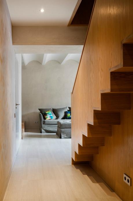 viviendas lujo barcelona Unir dos pisos por una escalera revestimientos madera roble interiores barcelona estilo nórdico minimalista distribución diáfana cocinas modernas blog decoracion interiores 