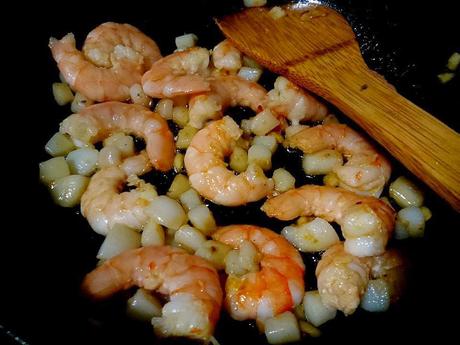 FIDEOS TOSTADOS CON LANGOSTINOS Y ALIOLI DE PIMIENTO DE PIQUILLO