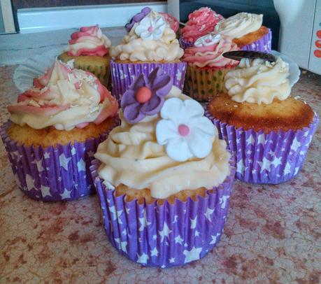 CUPCAKES DE CHOCOLATE BLANCO CUPCAKES DE CHOCOLATE BLANCO