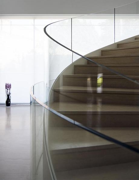 A-cero Projects AL DETALLE: ESCALERA DE CARACOL EN LA VIVIENDA A-CERO AL NORESTE DE MADRID