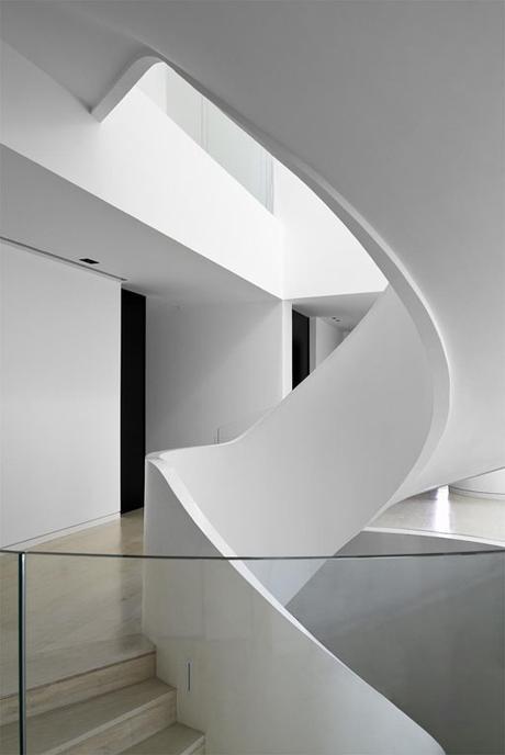 Al detalle: escalera de caracol en la vivienda a-cero al noreste de