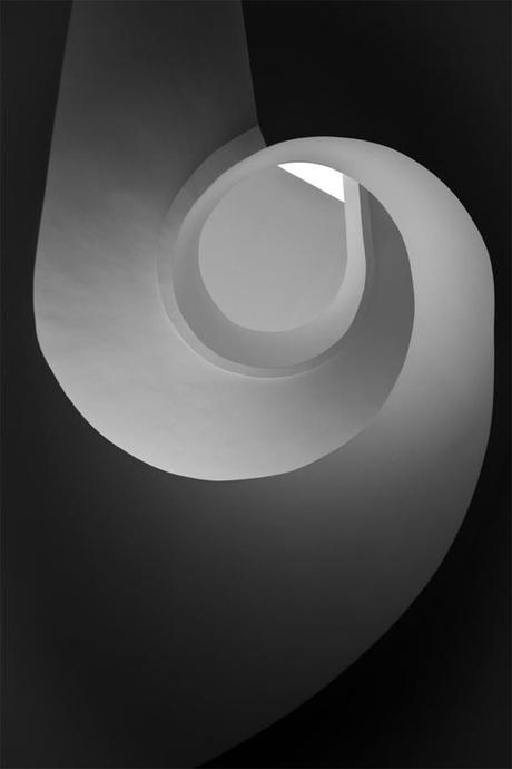 Al detalle: escalera de caracol en la vivienda a-cero al noreste de