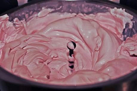 CUPTAR  DE NATA Y FRESAS