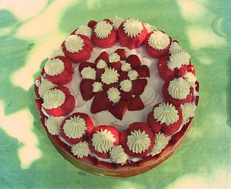 CUPTAR  DE NATA Y FRESAS