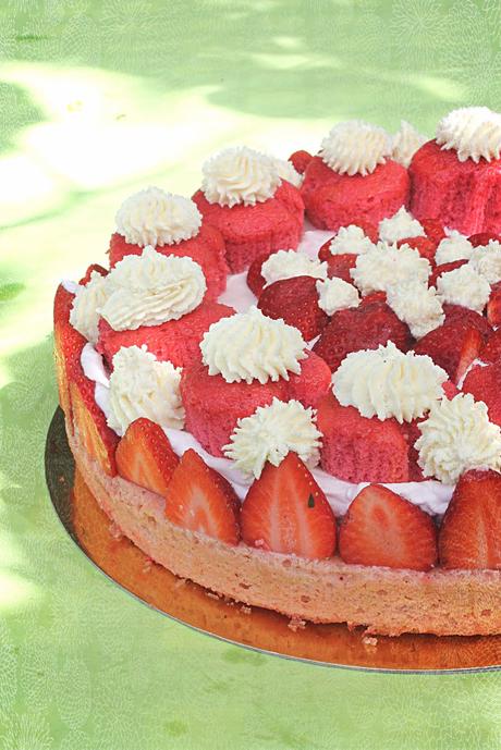 CUPTAR  DE NATA Y FRESAS