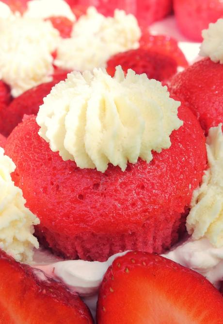 CUPTAR  DE NATA Y FRESAS