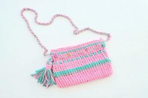 DIY: guirnalda de primavera para el cole Cómo hacer un bolso de trapillo, éste rosa fúor...