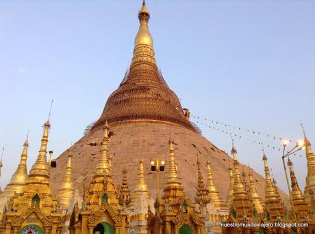 Yangón;  la Pagoda de Shwedagon o donde peregrinan todos los birmanos