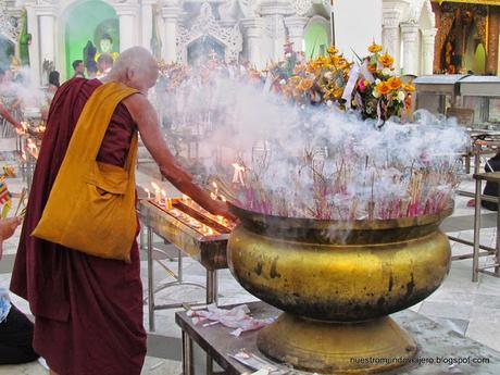 Yangón;  la Pagoda de Shwedagon o donde peregrinan todos los birmanos