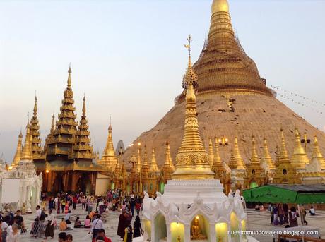 Yangón;  la Pagoda de Shwedagon o donde peregrinan todos los birmanos