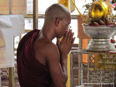 Yangón;  la Pagoda de Shwedagon o donde peregrinan todos los birmanos