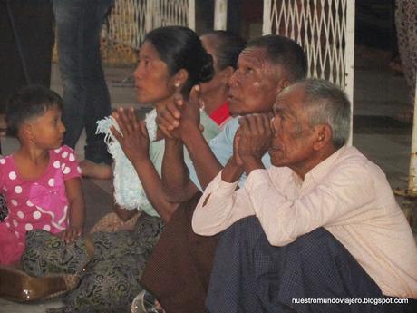 Yangón;  la Pagoda de Shwedagon o donde peregrinan todos los birmanos