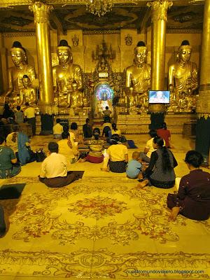 Yangón;  la Pagoda de Shwedagon o donde peregrinan todos los birmanos