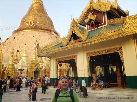 Yangón;  la Pagoda de Shwedagon o donde peregrinan todos los birmanos