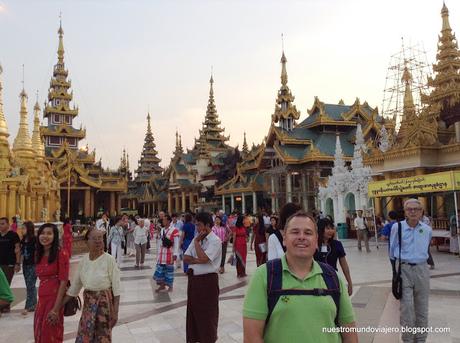 Yangón;  la Pagoda de Shwedagon o donde peregrinan todos los birmanos