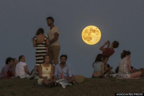 El cielo en el cerebro: La fascinante relación entre la Luna y los neurotransmisores