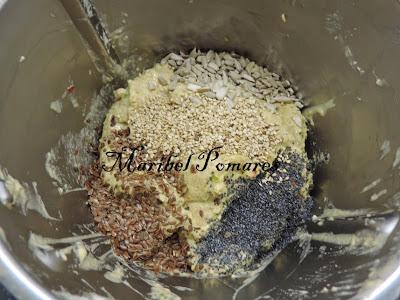 Pan integral de pimientos con semillas de amapola, sésamo, linaza y girasol.