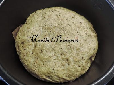 Pan integral de pimientos con semillas de amapola, sésamo, linaza y girasol.