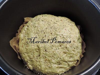 Pan integral de pimientos con semillas de amapola, sésamo, linaza y girasol.