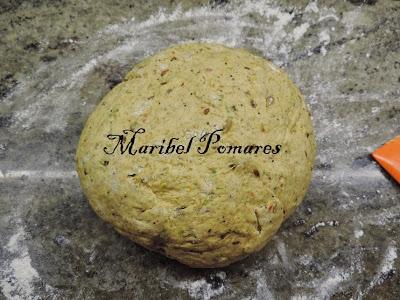 Pan integral de pimientos con semillas de amapola, sésamo, linaza y girasol.