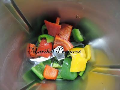 Pan integral de pimientos con semillas de amapola, sésamo, linaza y girasol.