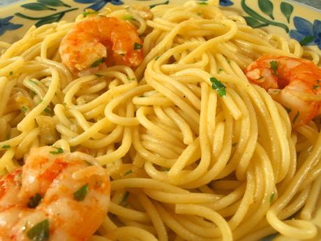 ESPAGUETIS AL AJILLO CON GAMBAS