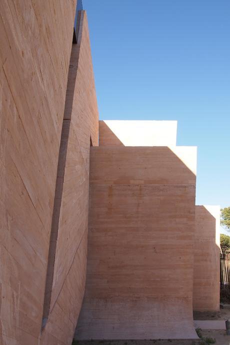 NUEVA VIVIENDA ENTREGADA DE LA PROMOCIÓN VOLÚMENES DE ARENA DISEÑADA POR A-CERO