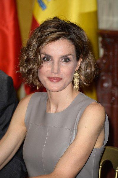 Dña. Letizia, cuero, pitón y avestruz, adiós París