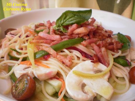 ENSALADA DE ESPAGUETI CON VERDURAS, BACON CRUJIENTE AL AROMA DE LIMON