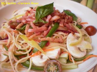 ENSALADA DE ESPAGUETI CON VERDURAS, BACON CRUJIENTE AL AROMA DE LIMON