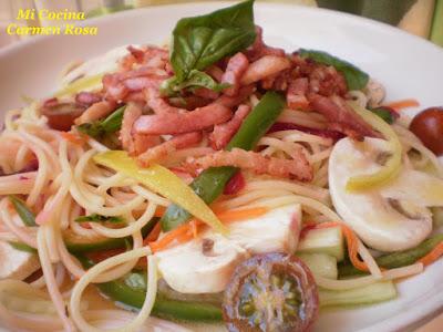 ENSALADA DE ESPAGUETI CON VERDURAS, BACON CRUJIENTE AL AROMA DE LIMON