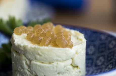 BRANDADA DE BACALAO CON CAVIAR DE MANZANA Y JENGIBRE