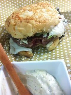 Hamburguesa De Angus Con Queso De cabra Y Mayonesa De Trufa