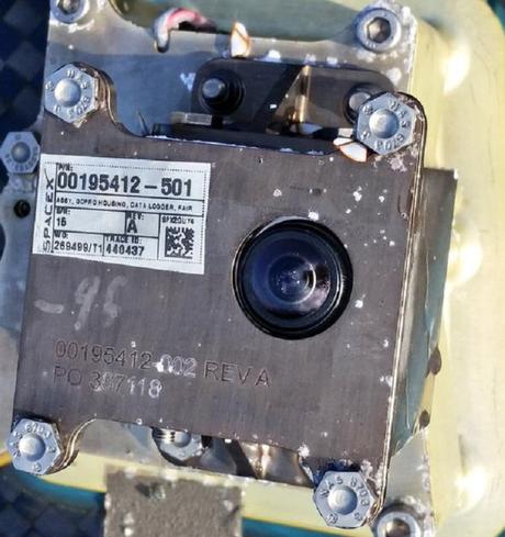 Encuentran restos de un cohete de SpaceX con dos cámaras en su interior…