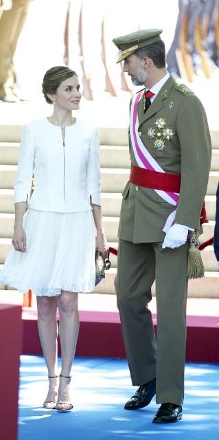 Dña. Letizia, sí a su conjunto y no a los zapatos, el Día de las Fuerzas Armadas
