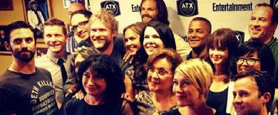 El equipo de 'Las chicas Gilmore' , juntos con amor