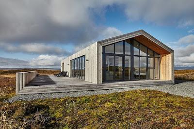 Casa de Madera Moderna en la Isla Blaskogabyggo