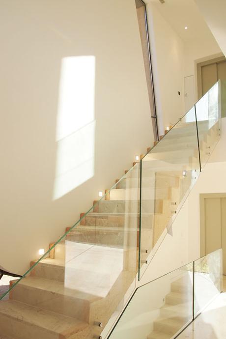 NUEVA VIVIENDA ENTREGADA DE LA PROMOCIÓN VOLÚMENES DE ARENA DISEÑADA POR A-CERO: INTERIOR