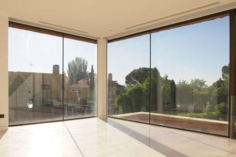 NUEVA VIVIENDA ENTREGADA DE LA PROMOCIÓN VOLÚMENES DE ARENA DISEÑADA POR A-CERO: INTERIOR