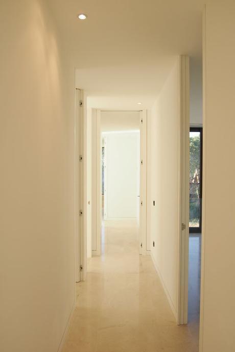 NUEVA VIVIENDA ENTREGADA DE LA PROMOCIÓN VOLÚMENES DE ARENA DISEÑADA POR A-CERO: INTERIOR