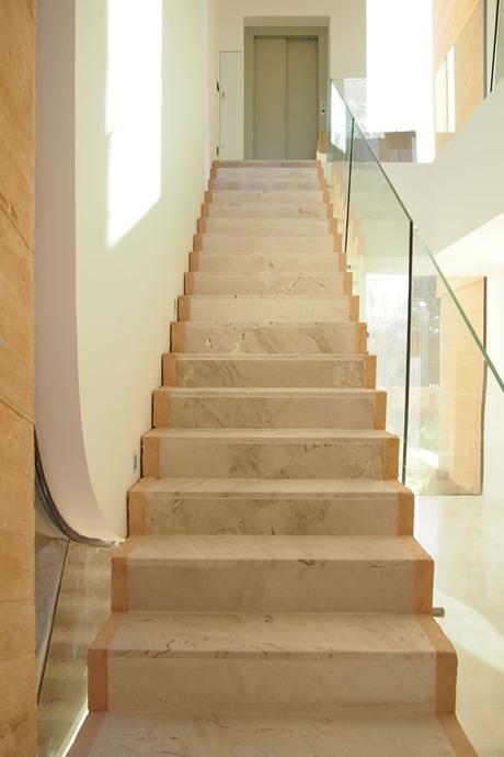 NUEVA VIVIENDA ENTREGADA DE LA PROMOCIÓN VOLÚMENES DE ARENA DISEÑADA POR A-CERO: INTERIOR