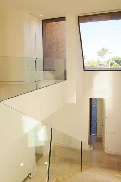 NUEVA VIVIENDA ENTREGADA DE LA PROMOCIÓN VOLÚMENES DE ARENA DISEÑADA POR A-CERO: INTERIOR