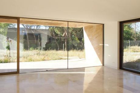 NUEVA VIVIENDA ENTREGADA DE LA PROMOCIÓN VOLÚMENES DE ARENA DISEÑADA POR A-CERO: INTERIOR